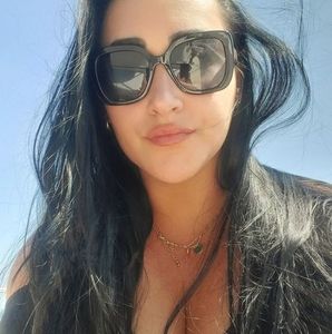 Meet your Posher, Leticia